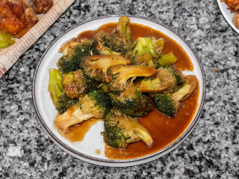 Broccoli with Garlic Sauce - Fresh broccoli in rich garlic sauce
